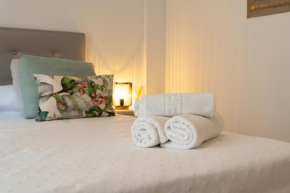 Dean Lopez Luxury, Seville